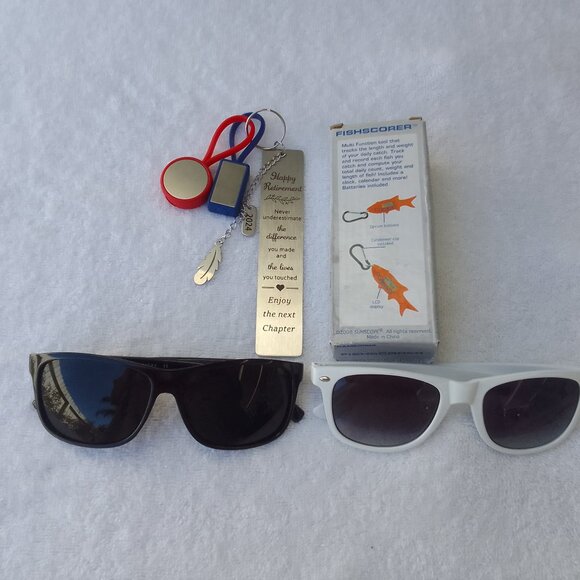Retirement souvenir GOLD pkg: sterling silver-925 fish score 2 sunglass etc.